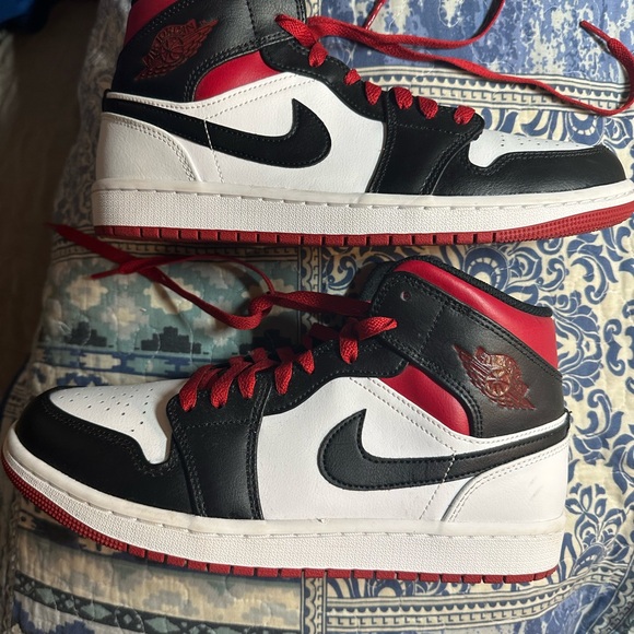 Nike Air Jordan 1 Mid Gym - Picture 6 of 6